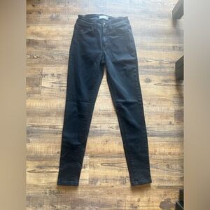 KanCan Black Ankle Cropped Jeans with Modern Fit